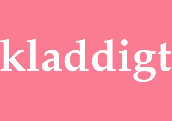 Synonym kladdigt